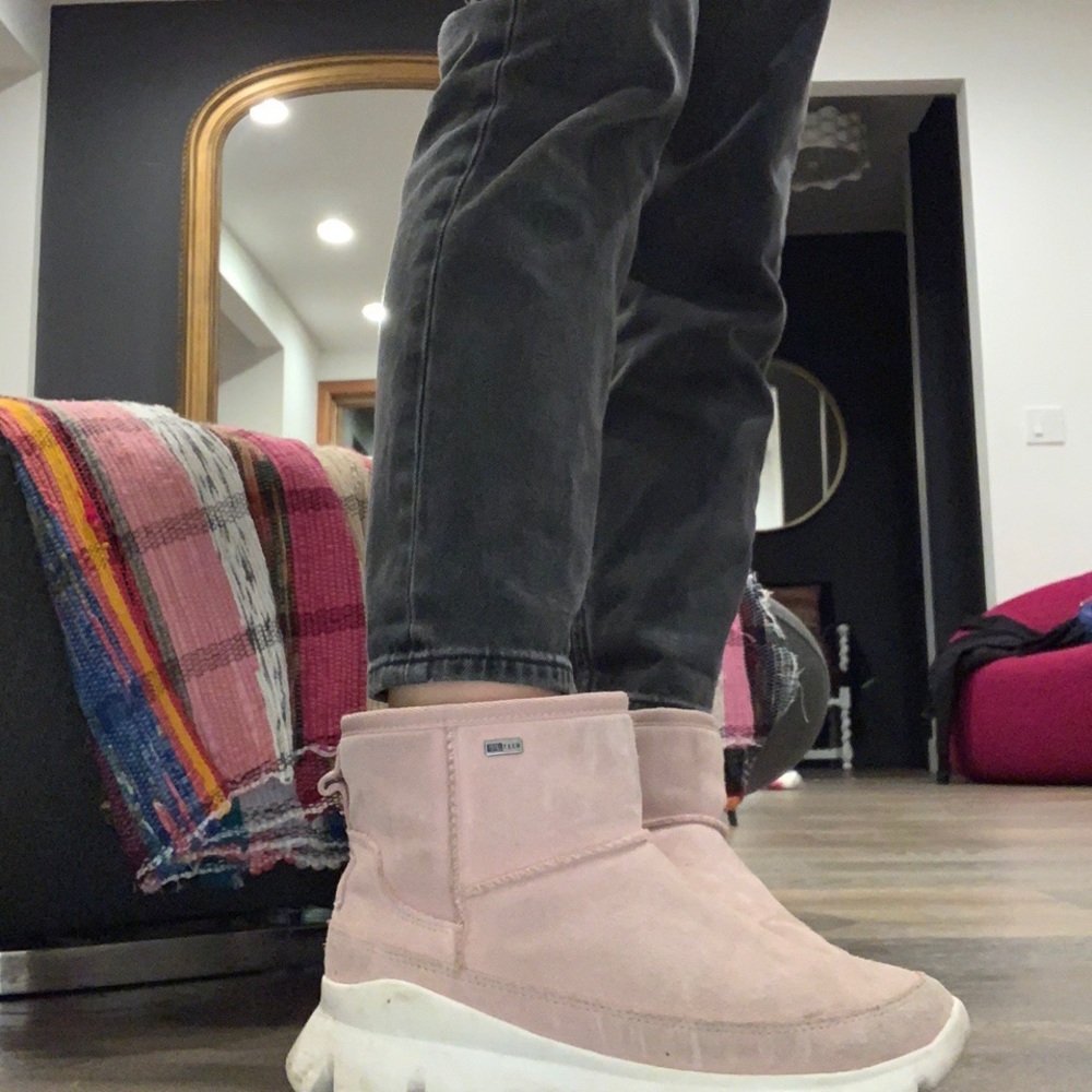 UGGS